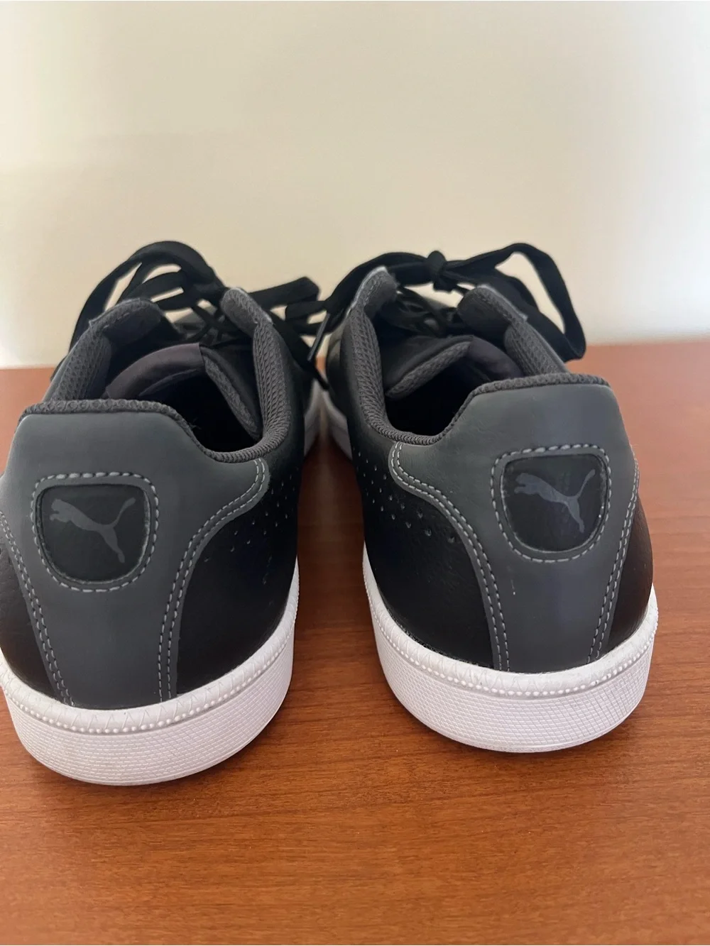 Puma Smash Perf Leather athletic shies size 12